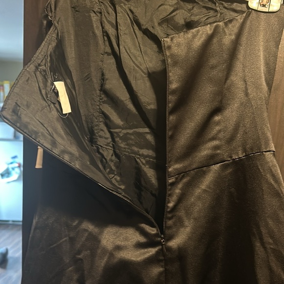 Fancy floor length dress. - Picture 5 of 5